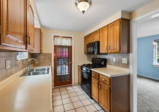 Photo 4 of Single family home for sale at 76 Kingston Ave, Crafton, PA 15205 | MLS# 1775684 | Listing updated on 2026-10-17