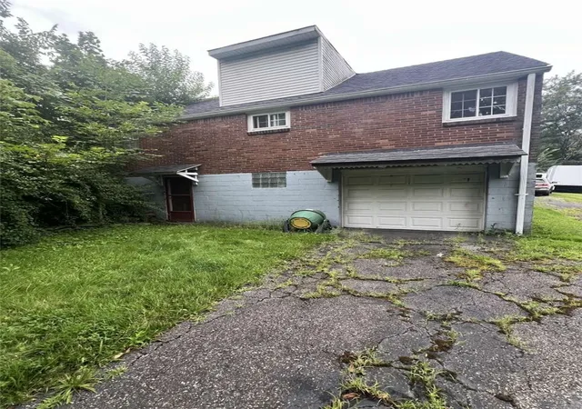 Photo 3 of Single family home for sale at 109 Webster Dr, Penn Hills, PA 15235 | MLS# 1775719 | Listing updated on 2026-10-15