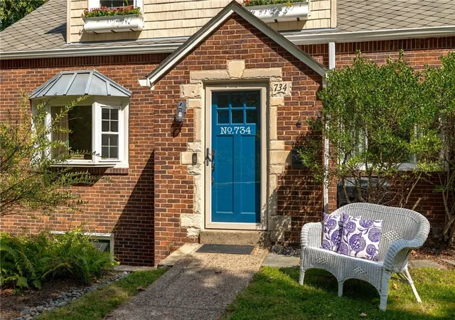 Photo 2 of Sale Pending at 734 Parkside Ave, Mt Lebanon, PA 15228 | MLS# 1775626 | Listing updated on 2026-10-14