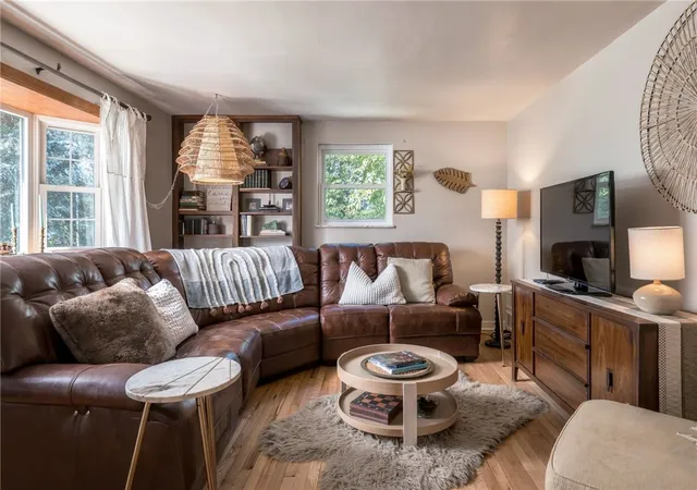 Photo 3 of Sale Pending at 734 Parkside Ave, Mt Lebanon, PA 15228 | MLS# 1775626 | Listing updated on 2026-10-14