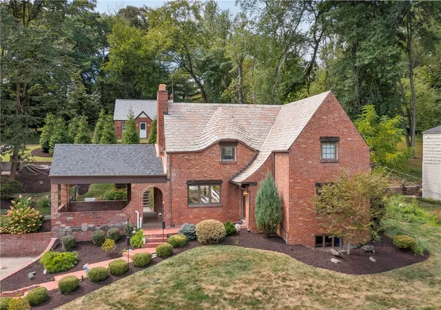 Photo 1 of Single family home for sale at 215 Brookside Blvd, Upper St Clair, PA 15241 | MLS# 1775581 | Listing updated on 2026-10-20