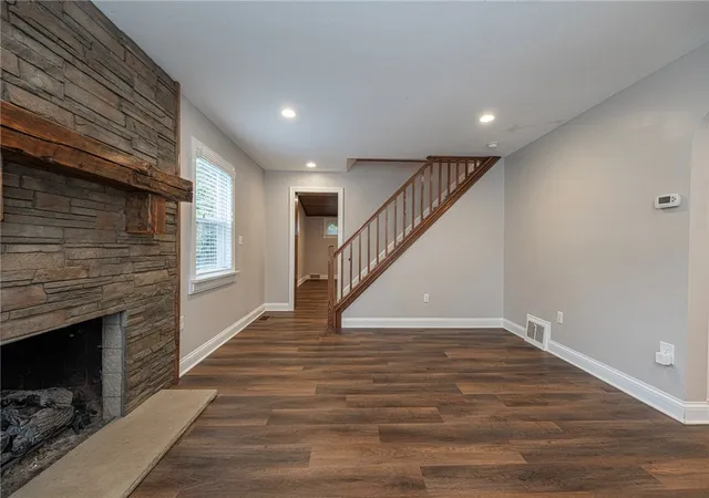Photo 3 of Single family home for sale at 558 Glenrock Dr, Bethel Park, PA 15102 | MLS# 1775763 | Listing updated on 2026-10-21