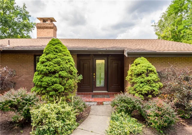 Photo 1 of Single family home for sale at 1679 Hastings Ml, Upper St Clair, PA 15241 | MLS# 1775563 | Listing updated on 2026-10-22