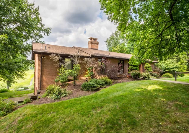 Photo 3 of Single family home for sale at 1679 Hastings Ml, Upper St Clair, PA 15241 | MLS# 1775563 | Listing updated on 2026-10-22