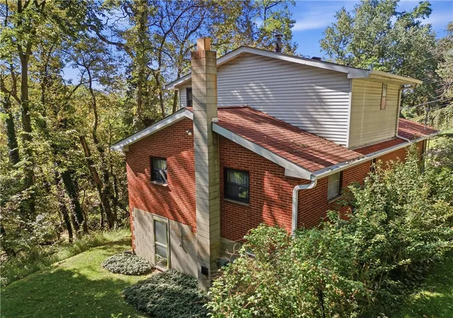 Photo 3 of Single family home for sale at 524 Decatur Ave, Forest Hills Boro, PA 15221 | MLS# 1775896 | Listing updated on 2026-10-17