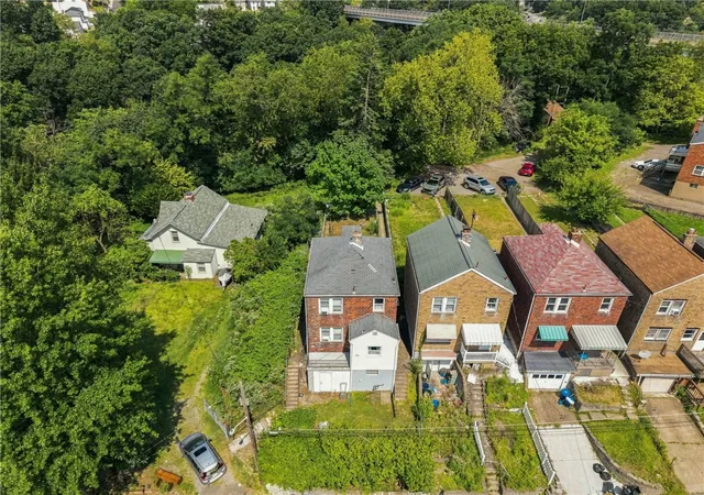 Photo 2 of Single family home for sale at 1312 Malden St, Marshall Shadeland, PA 15212 | MLS# 1775779 | Listing updated on 2026-10-18