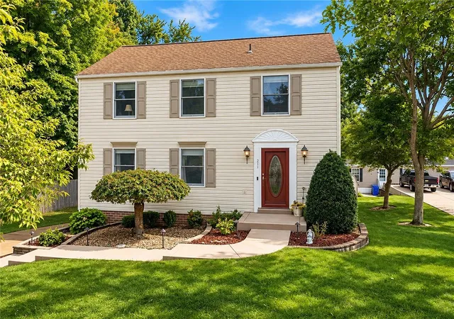 Photo 2 of Single family home for sale at 211 Katherine Dr, Cranberry Twp, PA 16066 | MLS# 1775577 | Listing updated on 2026-10-18
