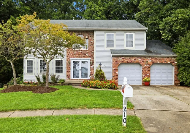 Photo 1 of Single family home for sale at 210 Trail Ct W, Cranberry Twp, PA 16066 | MLS# 1776032 | Listing updated on 2026-10-19