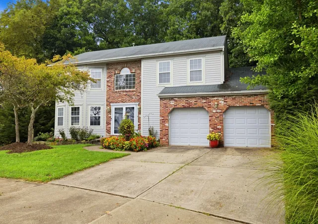 Photo 3 of Single family home for sale at 210 Trail Ct W, Cranberry Twp, PA 16066 | MLS# 1776032 | Listing updated on 2026-10-19