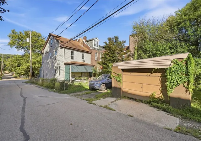 Photo 3 of Single family home for sale at 5027 Lytle St, Hazelwood, PA 15207 | MLS# 1775997 | Listing updated on 2026-10-12