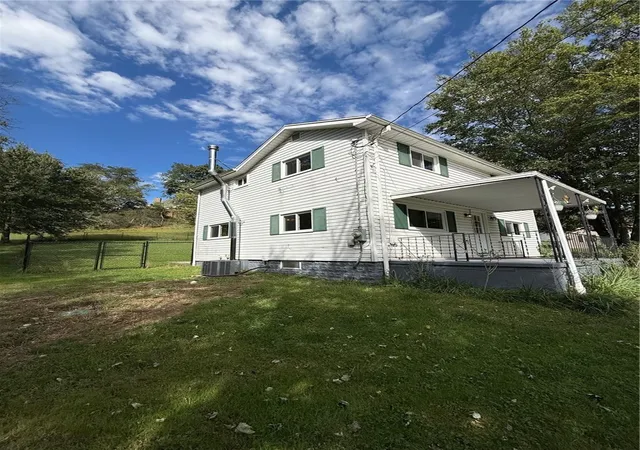 Photo 3 of Single family home for sale at 1610 Warrendale Bayne Rd, Marshall, PA 15005 | MLS# 1776055 | Listing updated on 2026-10-14