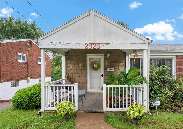 Photo 3 of Single family home for sale at 2325 Crestview Rd, Banksville/westwood, PA 15216 | MLS# 1776090 | Listing updated on 2026-10-20