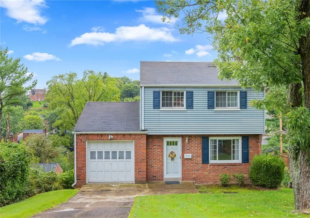 Photo 2 of Single family home for sale at 114 Senate Dr, Pleasant Hills, PA 15236 | MLS# 1776095 | Listing updated on 2026-10-20