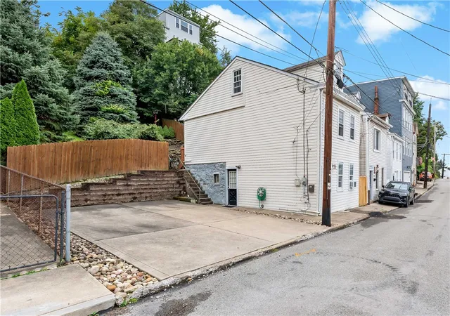 Photo 3 of Single family home for sale at 2736 Shelly St, South Side, PA 15203 | MLS# 1775846 | Listing updated on 2026-10-20