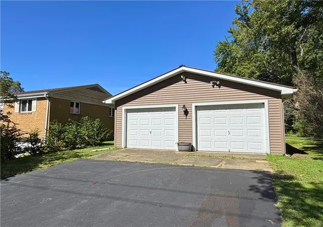 Photo 3 of Single family home for sale at 127 Blacktown Rd, Pine Twp, PA 16127 | MLS# 1776159 | Listing updated on 2026-10-16