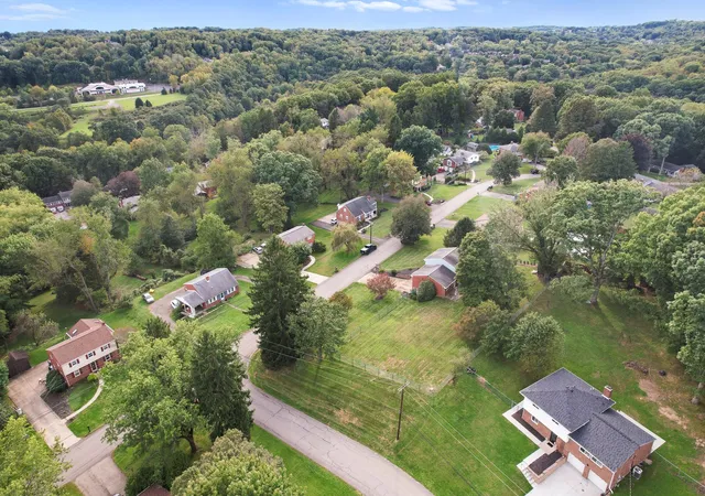 Photo 3 of Single family home for sale at 2425 Trotter Dr, Hampton, PA 15101 | MLS# 1776173 | Listing updated on 2026-10-21