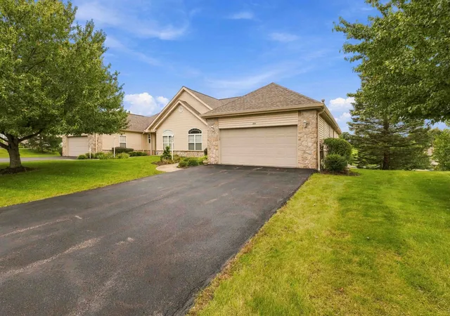 Condo for sale at 6085 Triple Crown Cir, Hempfield Twp, PA 15601 | MLS# 1776192