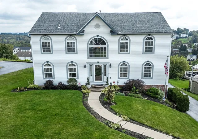 Photo 2 of Single family home for sale at 718 Woodbridge Dr, South Fayette, PA 15071 | MLS# 1776092 | Listing updated on 2026-10-20