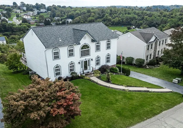 Photo 3 of Single family home for sale at 718 Woodbridge Dr, South Fayette, PA 15071 | MLS# 1776092 | Listing updated on 2026-10-20