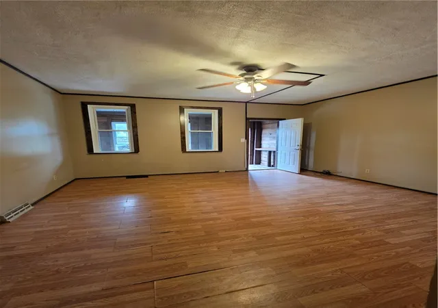 Photo 3 of Single family home for sale at 322 W & 320 6th Ave, Tarentum, PA 15084 | MLS# 1776180 | Listing updated on 2026-10-14