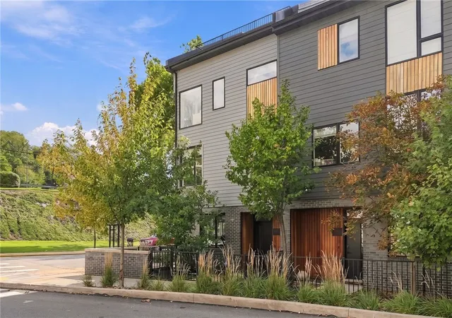 Listing Photo 3 - Condo for sale in building located at 168 56Th St, Lawrenceville, PA 15201