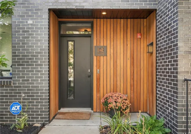 Listing Photo 4 - Condo for sale in building located at 168 56Th St, Lawrenceville, PA 15201
