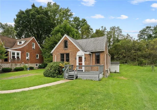 Photo 2 of Single family home for sale at 12 Sunrise Dr, Pleasant Hills, PA 15236 | MLS# 1776052 | Listing updated on 2026-10-20