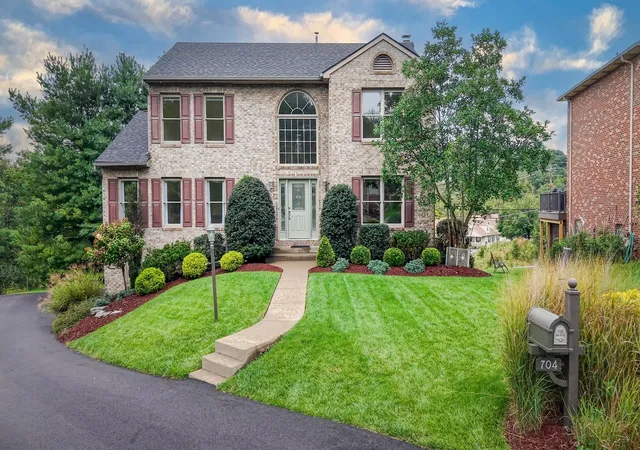 Photo 2 of Single family home for sale at 704 Red Barn Ct, Bethel Park, PA 15102 | MLS# 1776217 | Listing updated on 2026-10-20