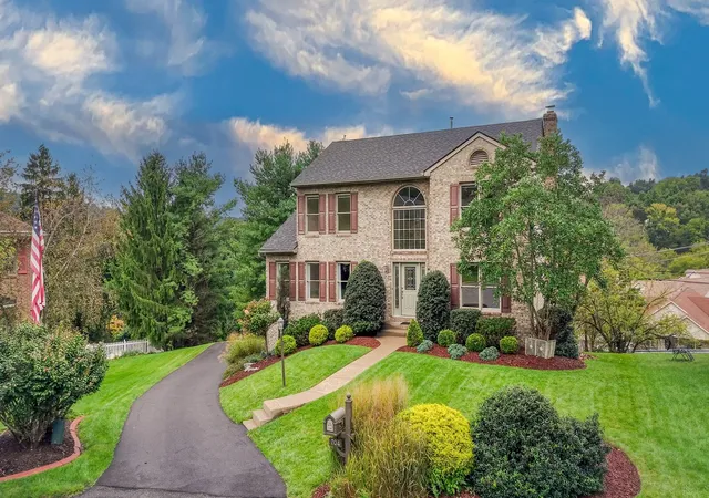 Photo 3 of Single family home for sale at 704 Red Barn Ct, Bethel Park, PA 15102 | MLS# 1776217 | Listing updated on 2026-10-20