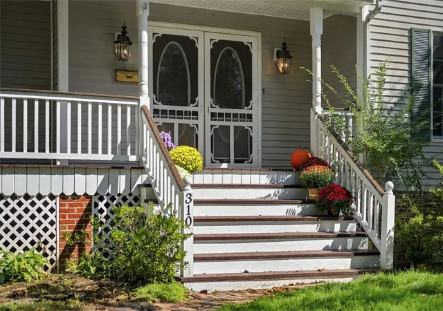 Photo 3 of Sale Pending at 310 S Jefferson St, Zelienople Boro, PA 16063 | MLS# 1776033 | Listing updated on 2026-10-19