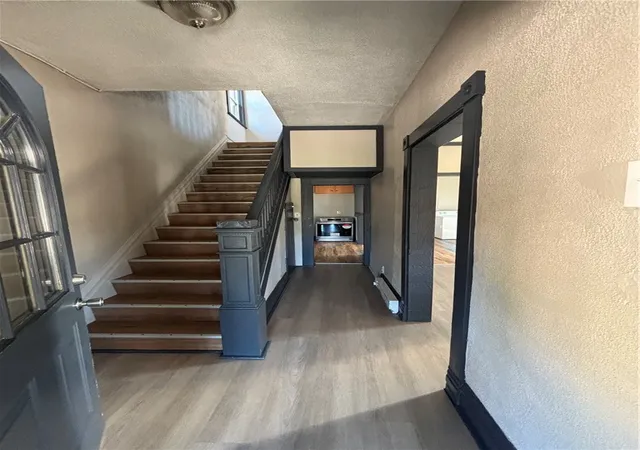 Photo 3 of Single family home for sale at 427 S Washington St, City Of But Sw, PA 16001 | MLS# 1775814 | Listing updated on 2026-10-20