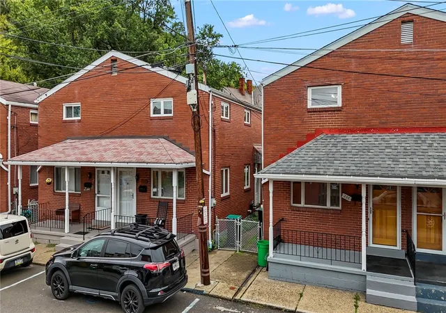 Photo 2 of Single family home for sale at 206 School St, Sharpsburg, PA 15215 | MLS# 1776413 | Listing updated on 2026-10-08