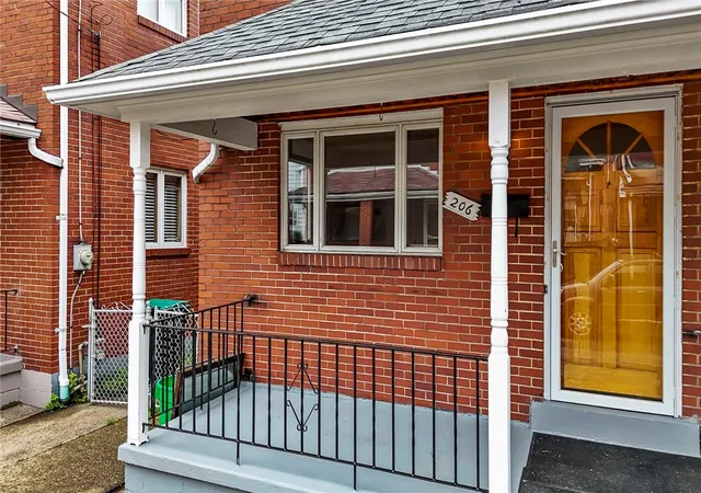 Photo 3 of Single family home for sale at 206 School St, Sharpsburg, PA 15215 | MLS# 1776413 | Listing updated on 2026-10-08