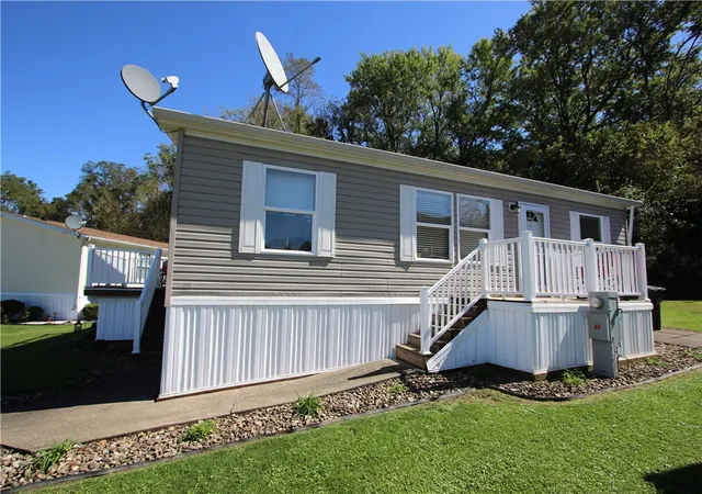 Photo 1 of Single family home for sale at 122 Eagle Pointe, New Eagle, PA 15067 | MLS# 1776412 | Listing updated on 2026-10-20