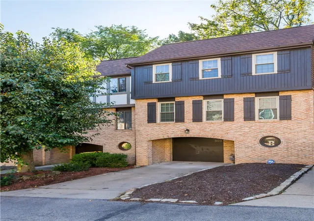 Photo 2 of Townhouse for sale at 303 Sonnybrook Ct, Bethel Park, PA 15102 | MLS# 1776431 | Listing updated on 2026-10-20