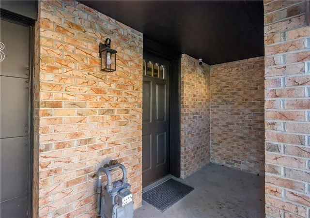 Photo 3 of Townhouse for sale at 303 Sonnybrook Ct, Bethel Park, PA 15102 | MLS# 1776431 | Listing updated on 2026-10-20