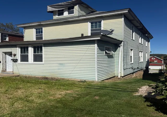 Photo 2 of Single family home for sale at 504 N 8th Street, Clairton, PA 15025 | MLS# 1776456 | Listing updated on 2026-10-13