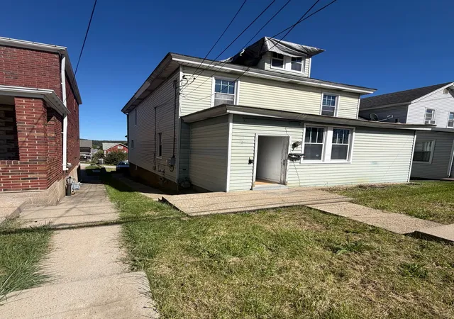 Photo 3 of Single family home for sale at 504 N 8th Street, Clairton, PA 15025 | MLS# 1776456 | Listing updated on 2026-10-13