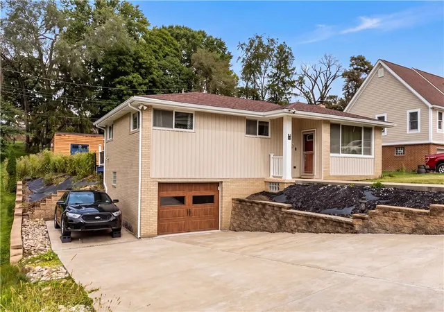 Photo 1 of Single family home for sale at 1233 Mckinley Dr, Jefferson Hills, PA 15025 | MLS# 1776467 | Listing updated on 2026-10-18