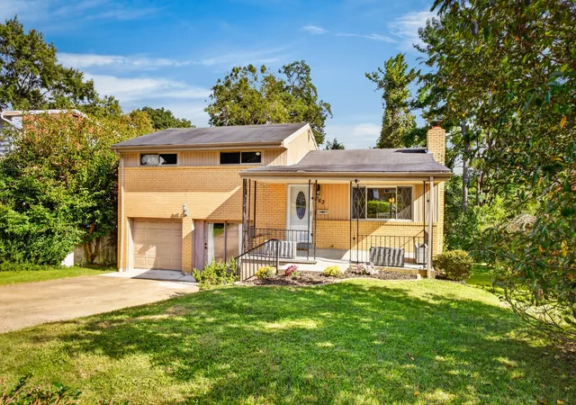 Photo 3 of Single family home for sale at 563 Sunnyfield Dr, Monroeville, PA 15146 | MLS# 1776473 | Listing updated on 2026-10-16