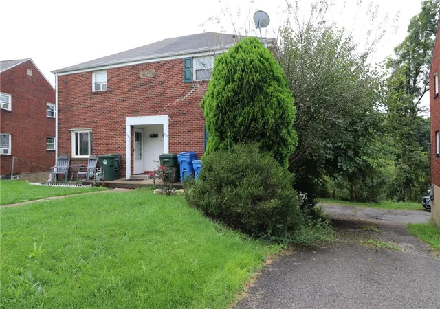 Photo 3 of Townhouse for sale at 1555 Bevan Rd, Whitehall, PA 15227 | MLS# 1775600 | Listing updated on 2026-10-12
