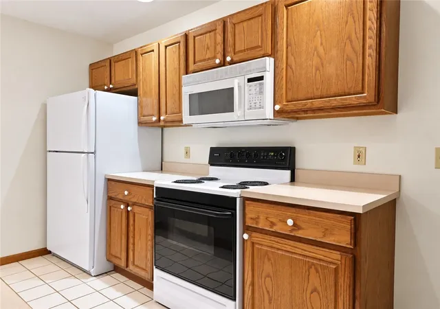 Photo 3 of Condo for sale at 121 Windy Dr, Center Twp, PA 16001 | MLS# 1776477 | Listing updated on 2026-10-18