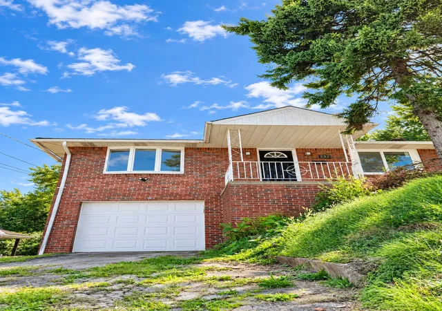 Photo 3 of Single family home for sale at 232 Mary St, West End, PA 15120 | MLS# 1776590 | Listing updated on 2026-10-13