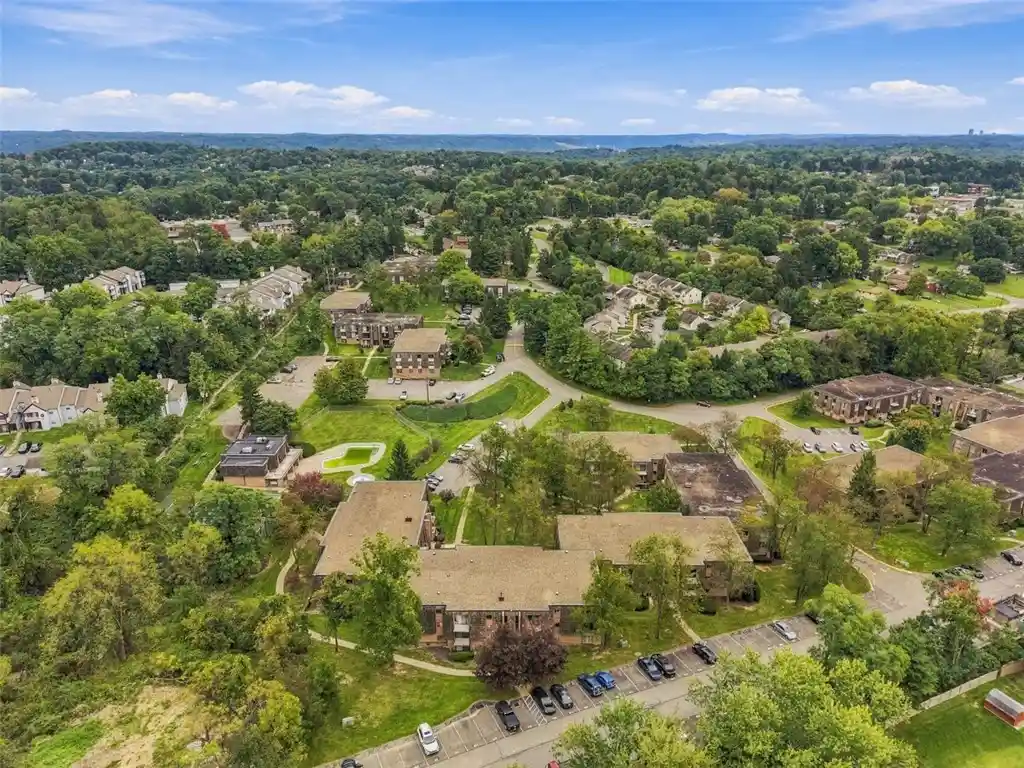 Listing Photo 33 - Condo for sale in 913 Forest Grn Dr located at 913 Forest Grn Dr, Coraopolis, PA 15108 - Unit 913 Forest Green Dr