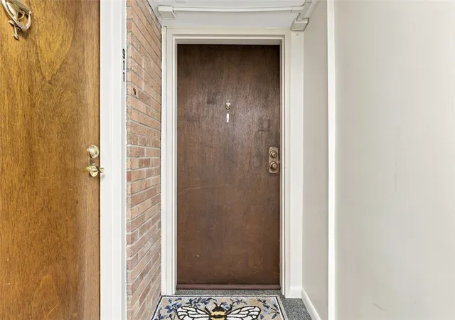 Listing Photo 4 - Condo for sale in building located at 913 Forest Grn Dr, Coraopolis, PA 15108