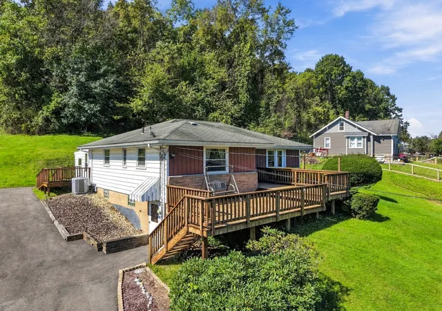 Photo 3 of Single family home for sale at 1318 Butler Rd, Springdale Twp, PA 15144 | MLS# 1776898 | Listing updated on 2026-10-18