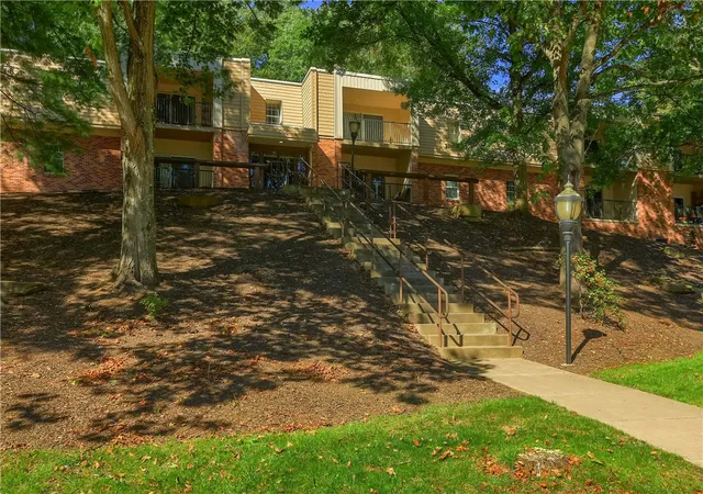 Listing Photo 4 - Condo for sale in building located at 555 Sloop Rd, Pittsburgh, PA 15237 - Unit #14