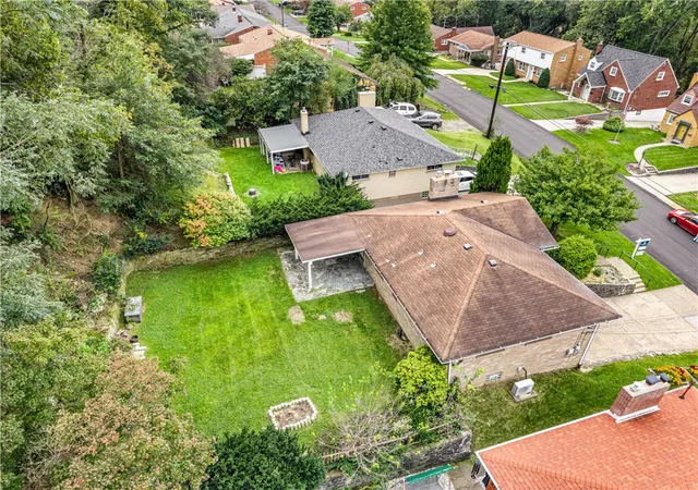 Photo 3 of Single family home for sale at 127 Sheldon Ave, Green Tree, PA 15220 | MLS# 1775292 | Listing updated on 2026-10-19