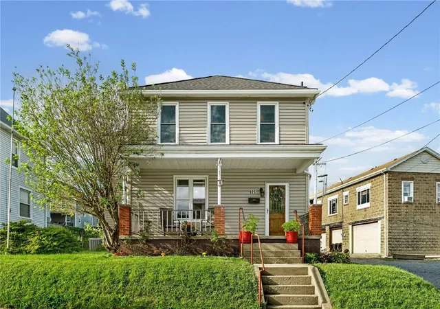 Photo 1 of Single family home for sale at 925 Walnut St, Springdale Boro, PA 15144 | MLS# 1776711 | Listing updated on 2026-10-17