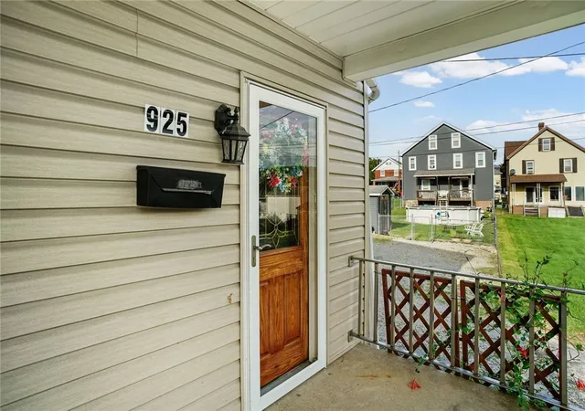 Photo 2 of Single family home for sale at 925 Walnut St, Springdale Boro, PA 15144 | MLS# 1776711 | Listing updated on 2026-10-17